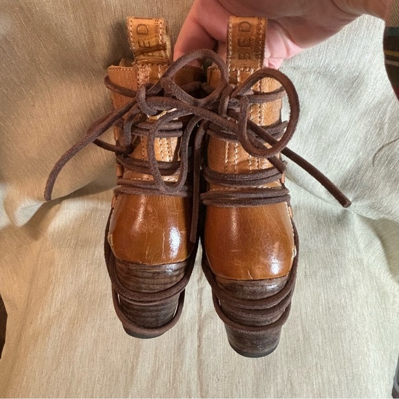 BED STU Sz 6.5 Blaire Stacked Heel Zipper Lace Up Back Ankle Booties Tan Rustic - Picture 8 of 14